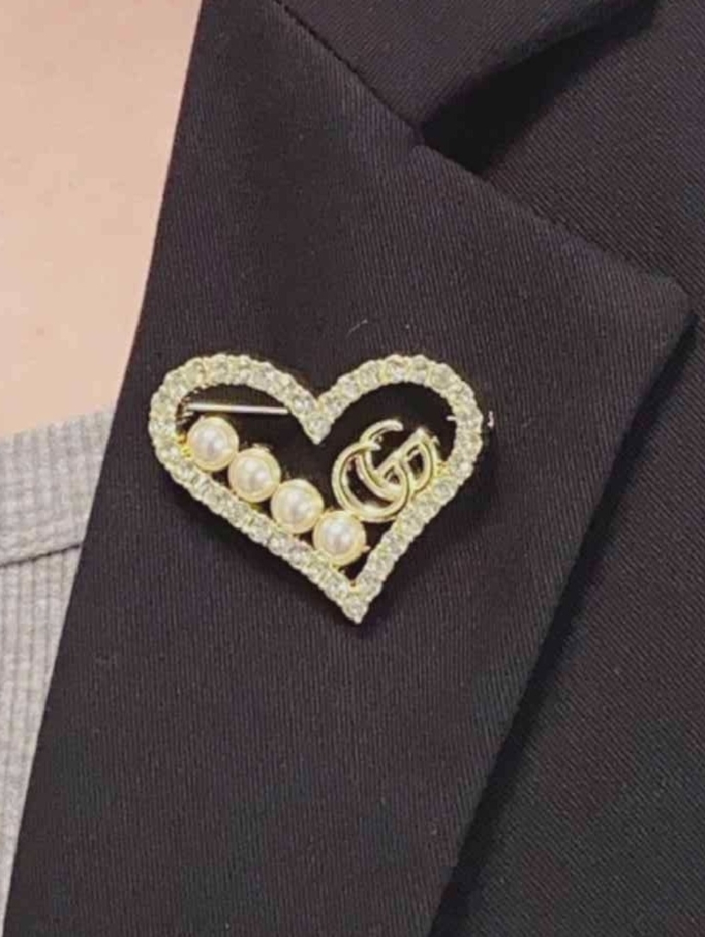 Gucci Gold Heart Brooch with Pearls and Interlocking G - Picture 9 of 9